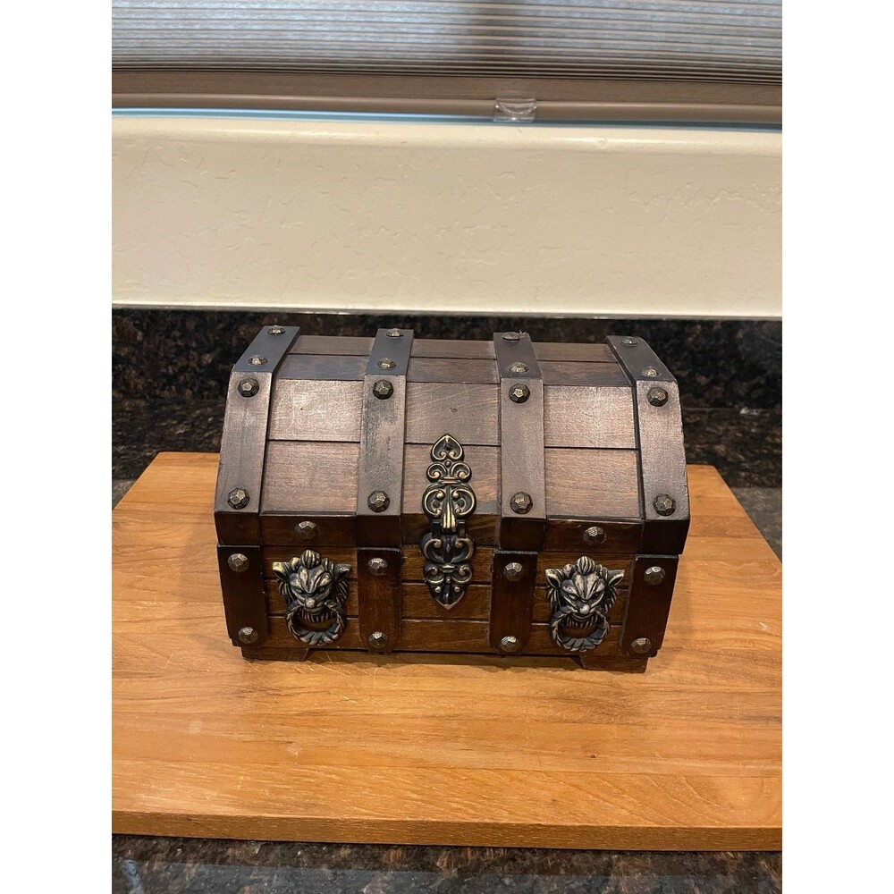 VINTAGE WOOD PIRATE TREASURE TRINKET BOX